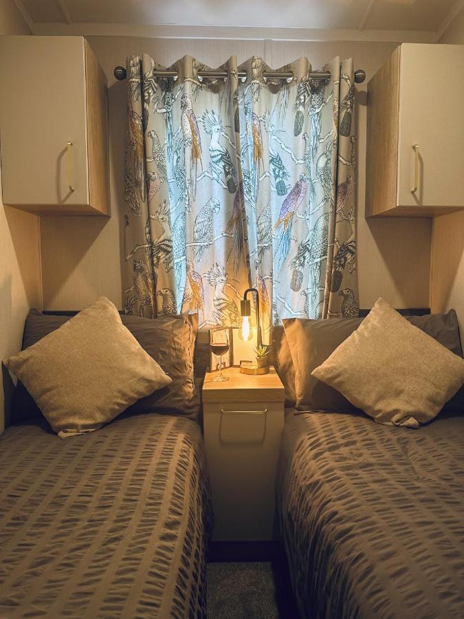 The Hideaway Villa Скарбъро Екстериор снимка